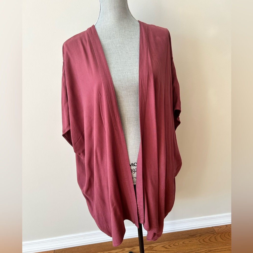 Aritzia Azure Skies Aitken Kimono in Rosy Pink